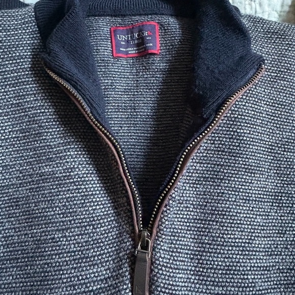 UNTUCKit Bundle- 2 Long-Sleeve Large - Picture 9 of 10